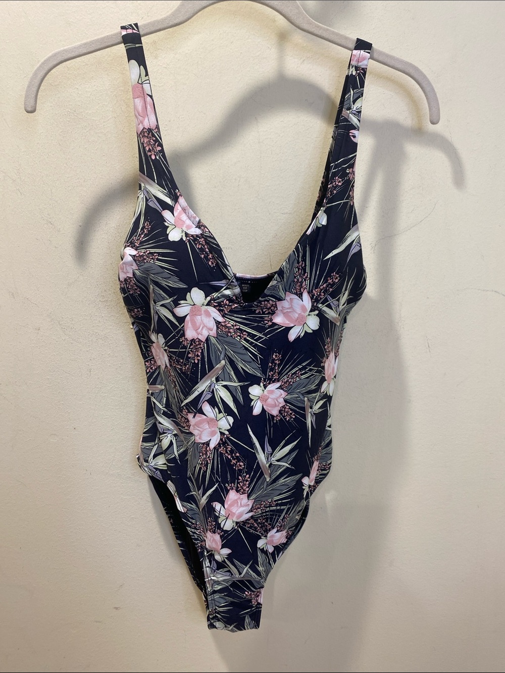 NIPTUCK Multi Fit  Cup  Floral Print One-Piece Swimsuit  Sz 4